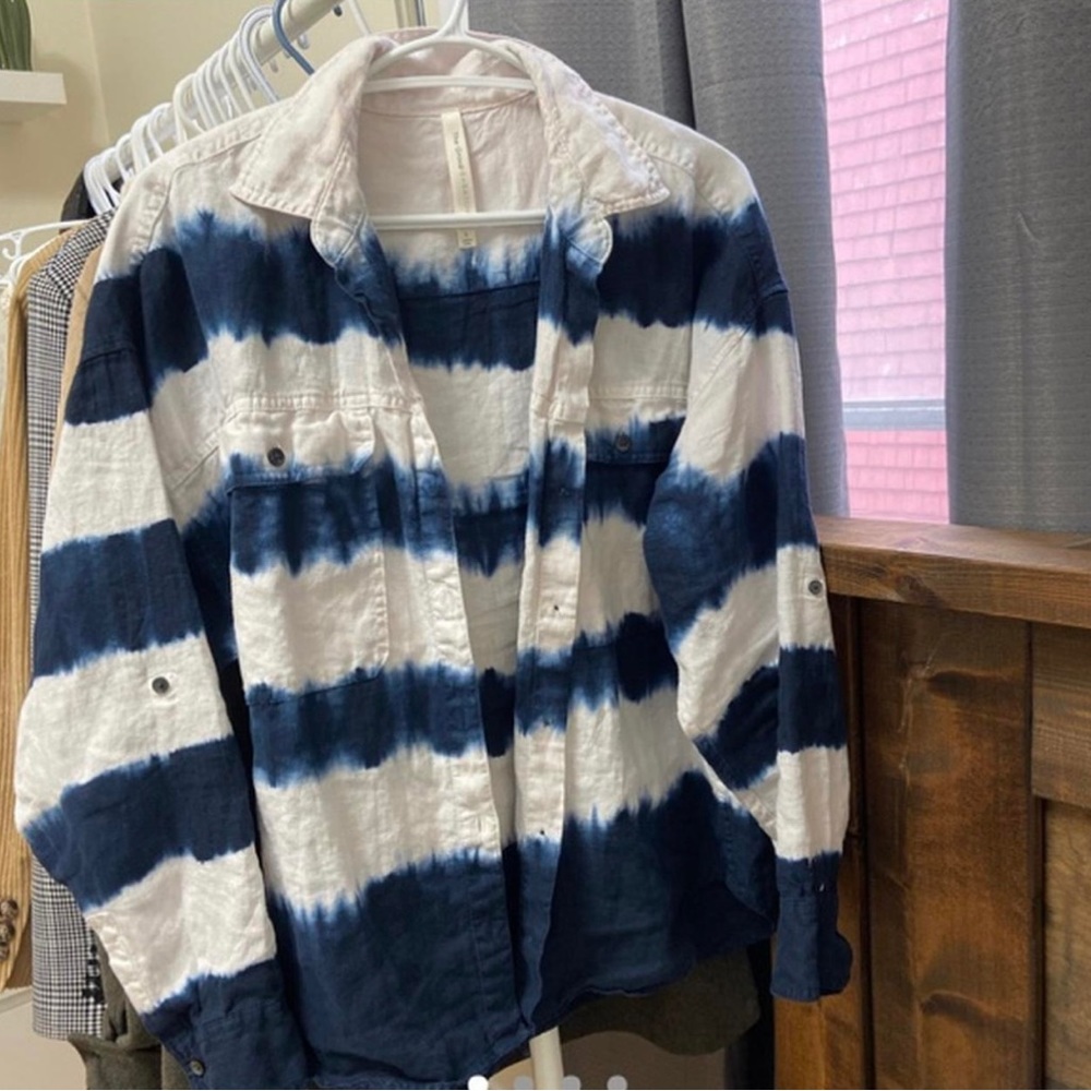 Aritzia Button up